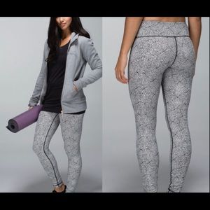 Lululemon Wunder Under leggings - black and white floral - Size 2